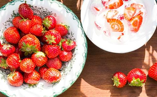 Grädde och jordgubbar