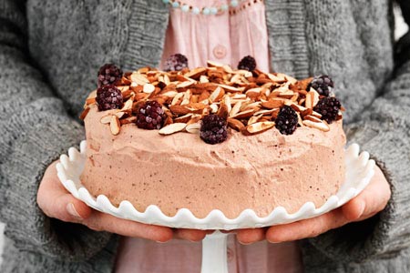 Chokladmoussetårta med björnbär