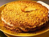 Flarntårta med äppelfyllning och kanelgrädde