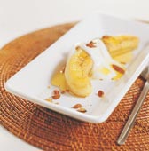 Stekta bananer med nötter och honung