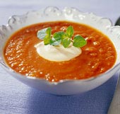 Mustig soppa på tomat och aprikoser
