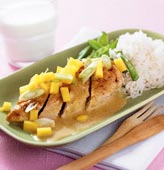 Kyckling med mild curry- och mangosås