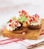 Crostini-tapas med ädelostmousse