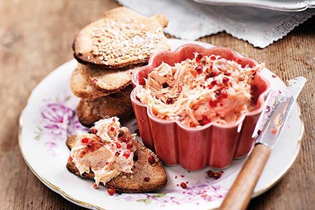 Rökt laxmousse med rosépeppar