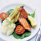 Grillad lax med parmachips och smakrikt potatismos