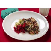 Cottage cheese- och spenatfyllda rårakor med apelsinkokt vitlöks- och brytbönssallad, och rårörda lingon