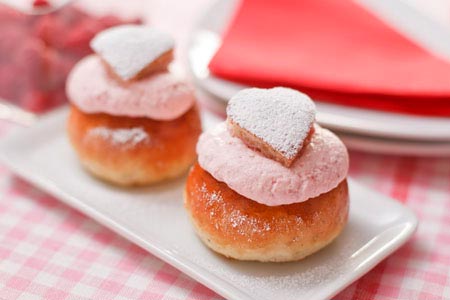 Semlor med hallongrädde