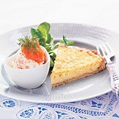 Pie with Västerbottensost and roe mix